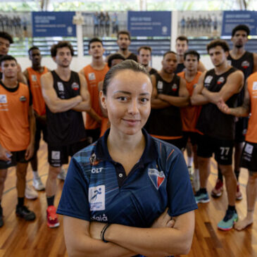 Jelena Todorovic hace historia: primera mujer en dirigir un equipo masculino en la liga brasileña de basquet